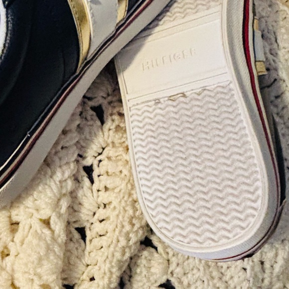 RECENTLY REDUCED: “Sale Priced” Tommy Hilfiger Casual Logo Women’s Sneakers - Picture 3 of 12